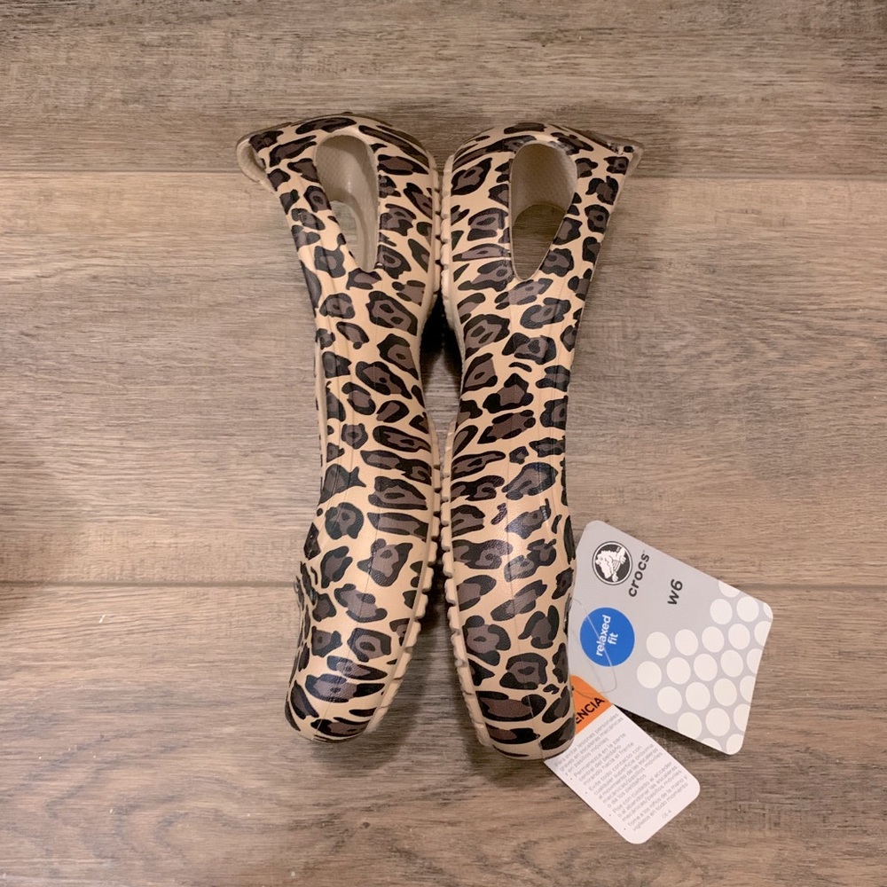 NWT Crocs flats